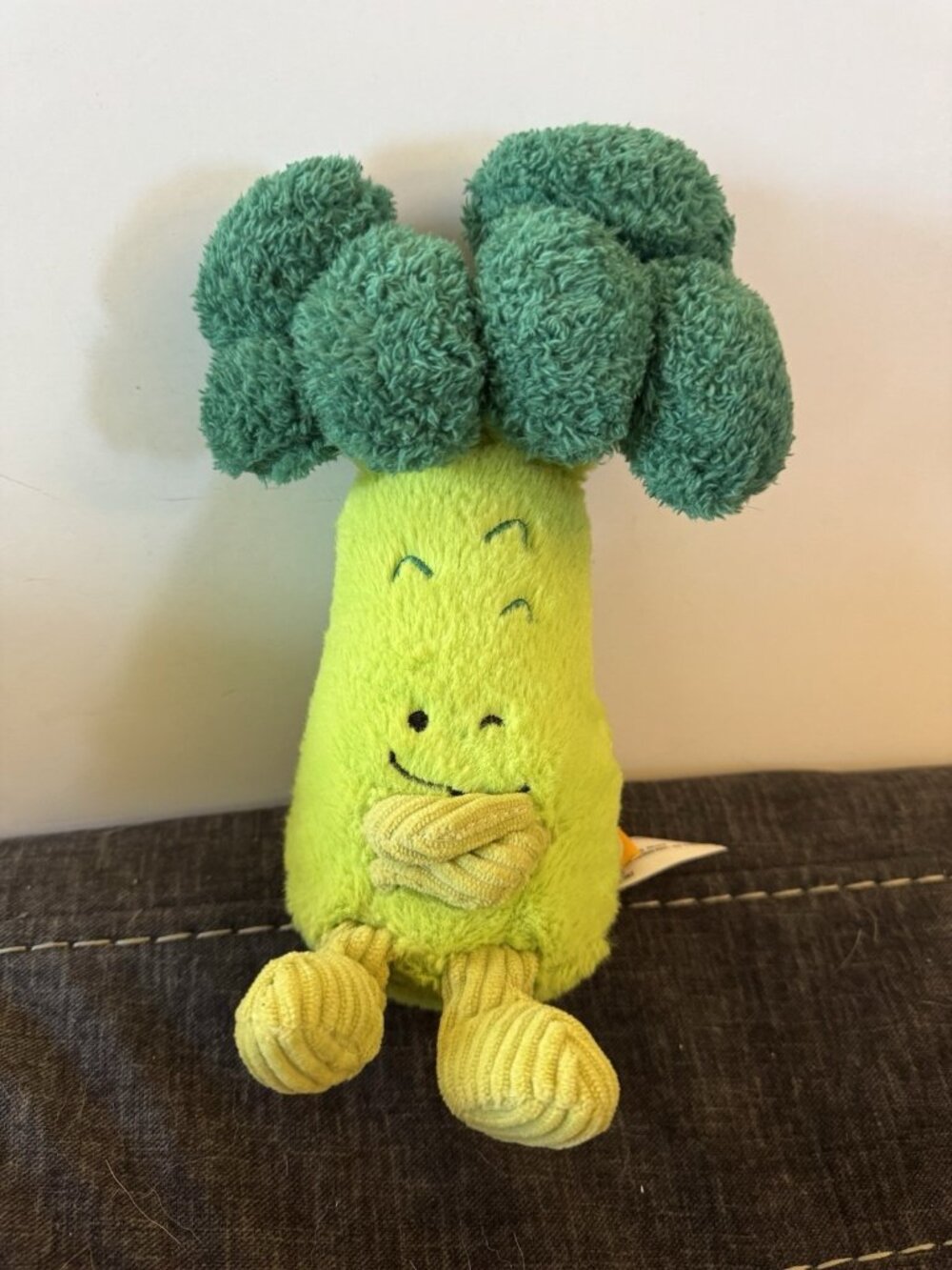 Gigglescape Green Broccoli Stalk Plush Winking Arms Crossed Giggle Scape D26